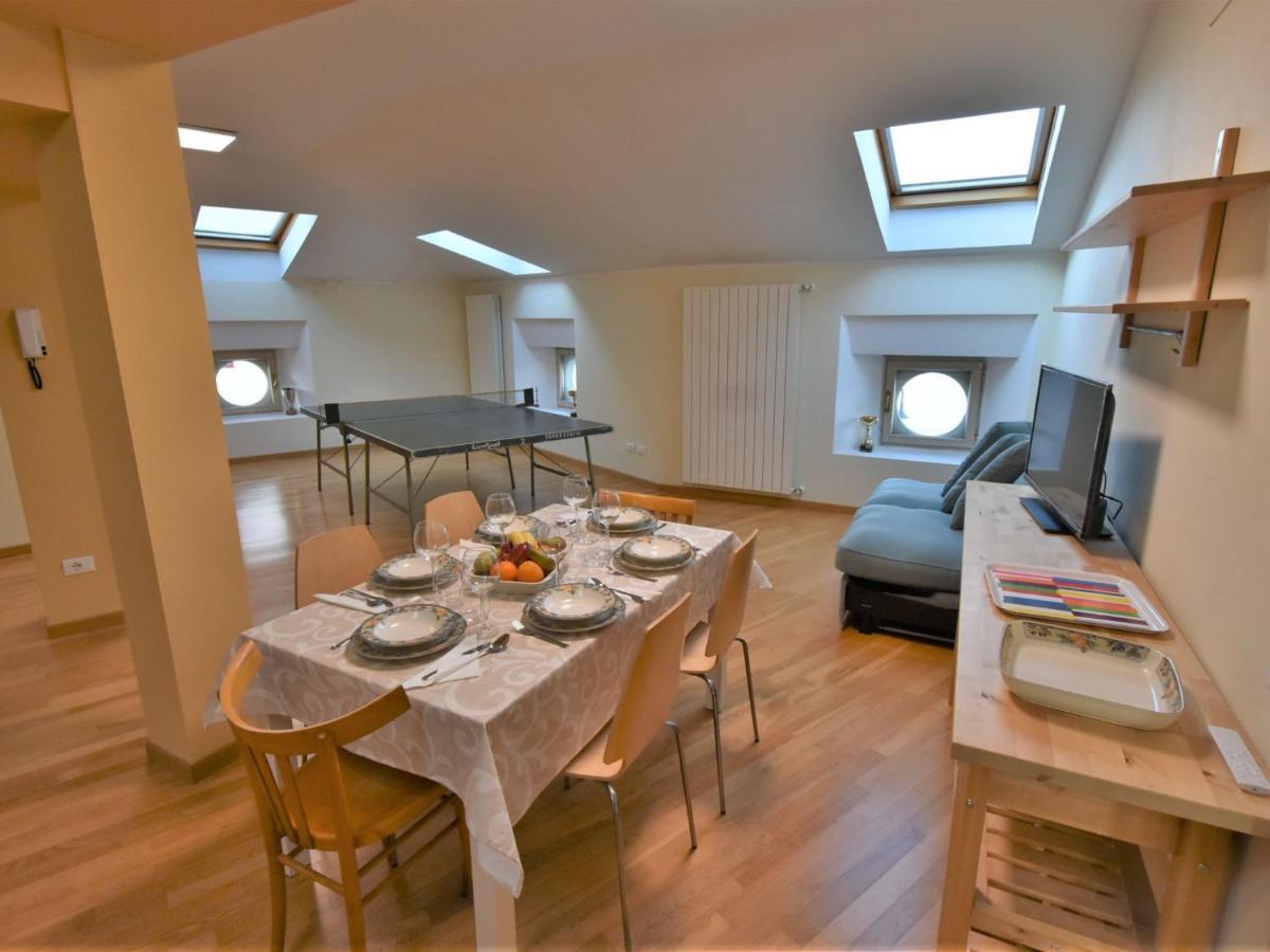 איסאו Apartment Duomo Mansarda By Interhome מראה חיצוני תמונה